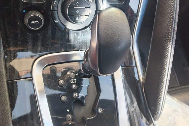 Used Peugeot 3008 2013 2.0L Automatic Classic Edition Gear Lever