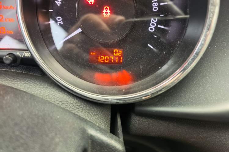 Used Peugeot 3008 2013 1.6THP Automatic Prestige Edition Odometer Close Up