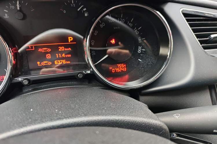 Used Peugeot 3008 2013 1.6THP Automatic Prestige Edition Odometer Close Up