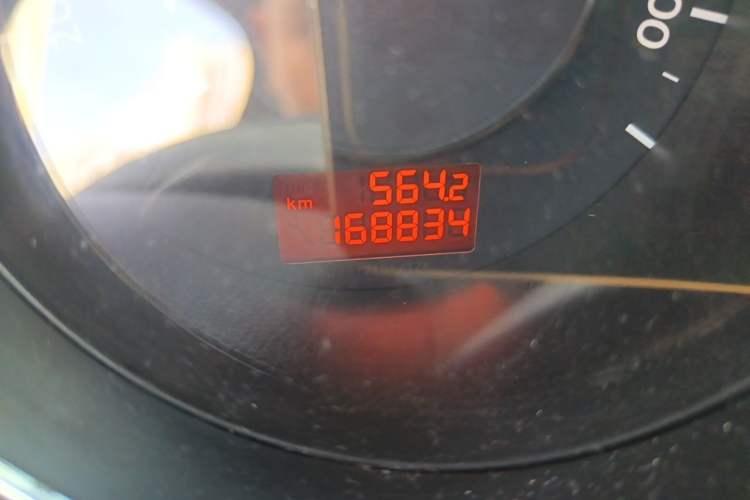 Used Peugeot 3008 2013 2.0L Automatic Trend Edition Odometer Close Up