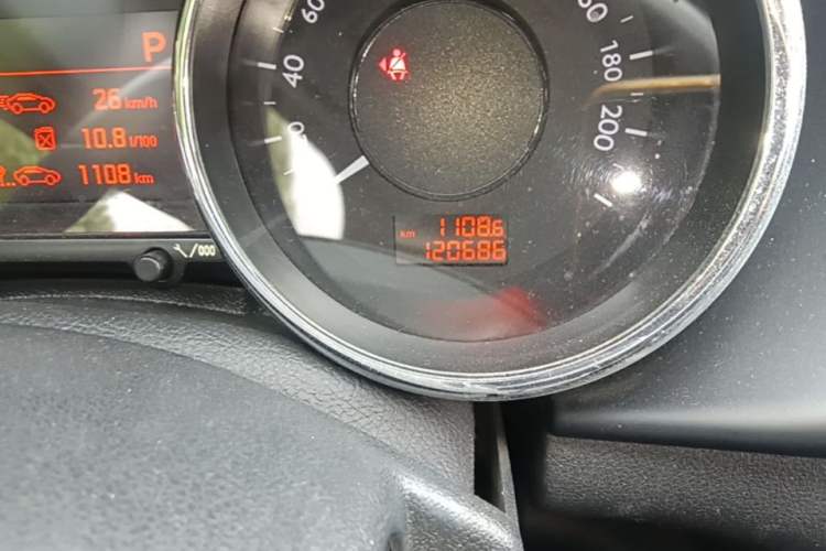 Used Peugeot 3008 2013 1.6THP Automatic Prestige Edition Odometer Close Up