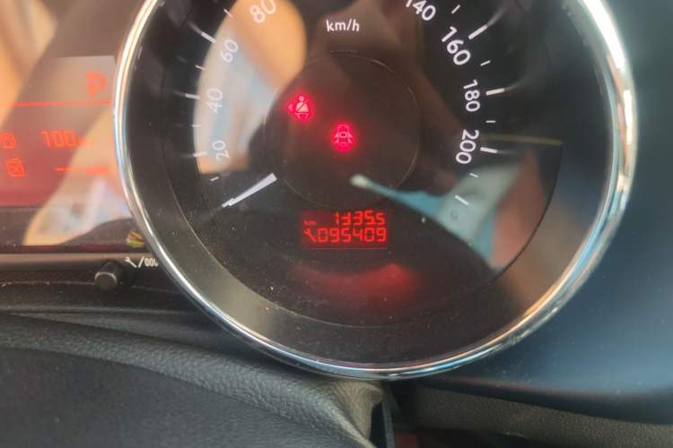 Used Peugeot 3008 2013 1.6THP Automatic Prestige Edition Odometer Close Up