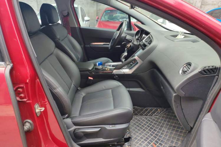 Used Peugeot 3008 2013 2.0L Automatic Trend Edition Right Front Seat