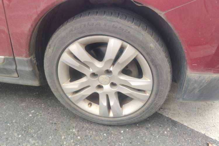 Used Peugeot 3008 2013 2.0L Automatic Trend Edition Right Front Wheel Hub
