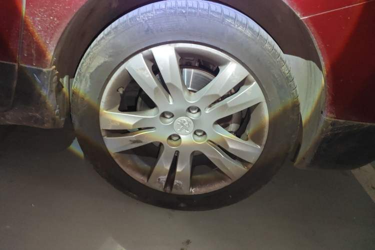 Used Peugeot 3008 2013 1.6THP Automatic Prestige Edition Right Front Wheel Hub