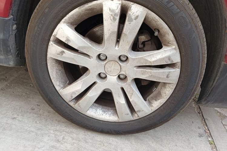 Used Peugeot 3008 2013 1.6THP Automatic Prestige Edition Right Front Wheel Hub