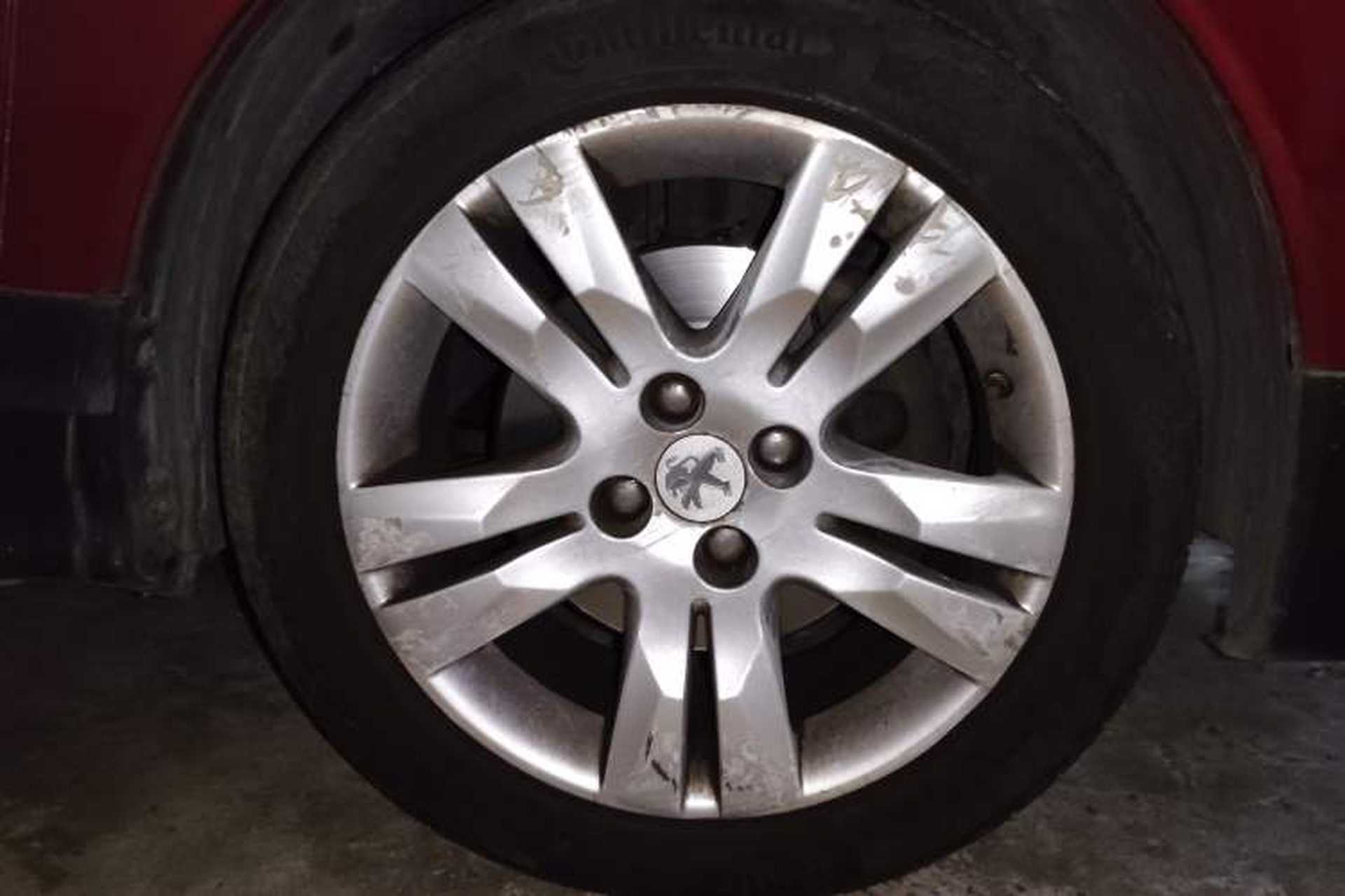 Used Peugeot 3008 2013 2.0L Automatic Trend Edition Right Front Wheel Hub
