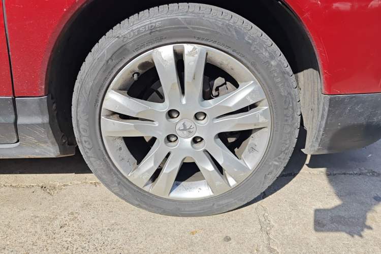 Used Peugeot 3008 2013 1.6THP Automatic Prestige Edition Right Front Wheel Hub