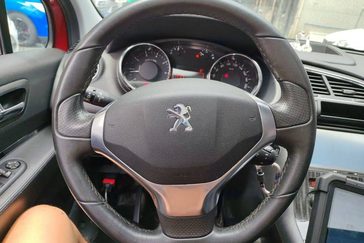 Used Peugeot 3008 2013 2.0L Automatic Trend Edition Steering Wheel