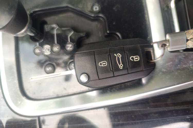 Used Peugeot 3008 2013 2.0L Automatic Trend Edition Vehicle Key