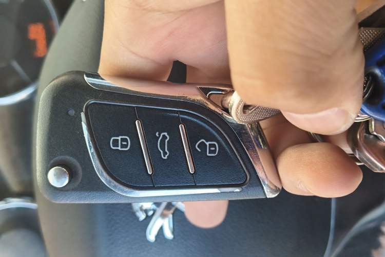 Used Peugeot 3008 2013 2.0L Automatic Classic Edition Vehicle Key
