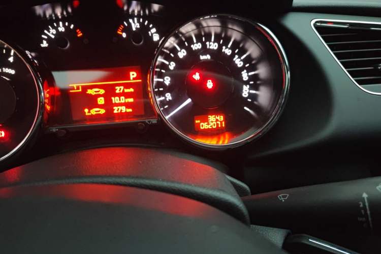 Used Peugeot 3008 2013 2.0L Automatic Trend Edition Odometer Close Up