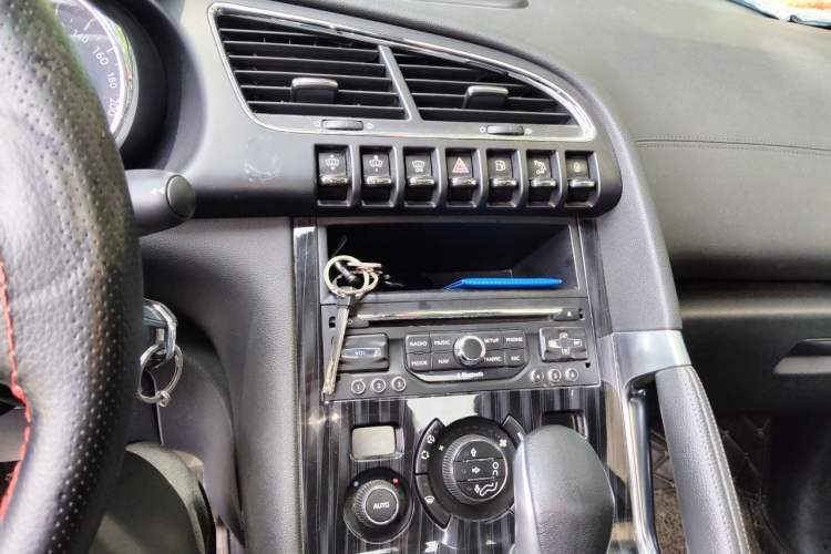 Used Peugeot 3008 2013 1.6THP Automatic Prestige Edition Audio And AC Panel