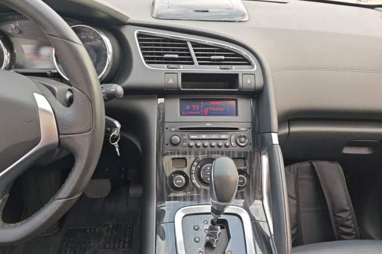 Used Peugeot 3008 2013 2.0L Automatic Trend Edition Audio And AC Panel
