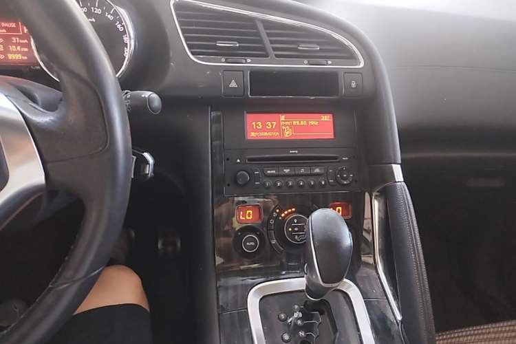 Used Peugeot 3008 2013 2.0L Automatic Trend Edition Audio And AC Panel