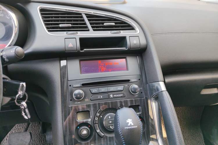 Used Peugeot 3008 2013 1.6THP Automatic Trend Edition Audio And AC Panel