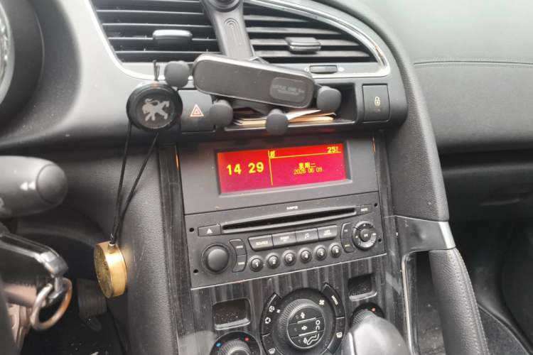 Used Peugeot 3008 2013 2.0L Automatic Trend Edition Audio And AC Panel