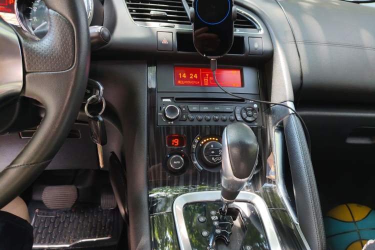 Used Peugeot 3008 2013 2.0L Automatic Trend Edition Audio And AC Panel
