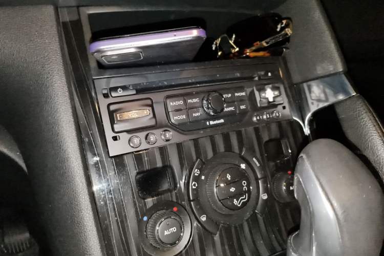 Used Peugeot 3008 2013 1.6THP Automatic Prestige Edition Audio And AC Panel