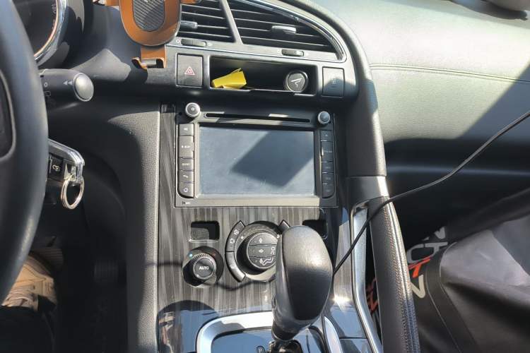 Used Peugeot 3008 2013 2.0L Automatic Trend Edition Audio And AC Panel
