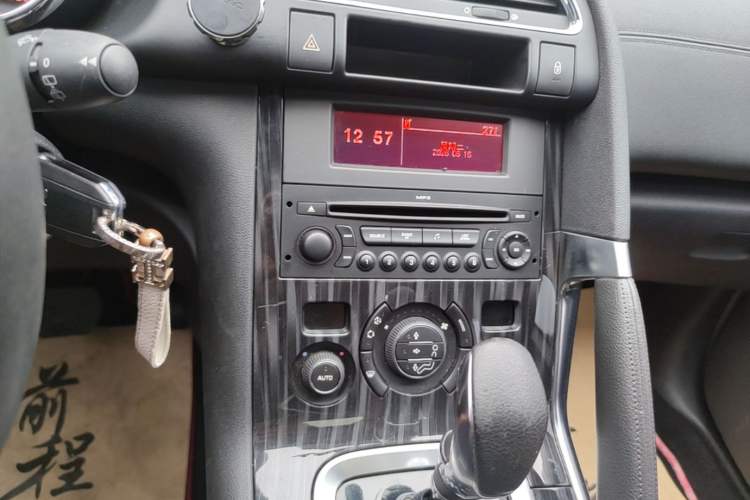 Used Peugeot 3008 2013 2.0L Automatic Trend Edition Audio And AC Panel