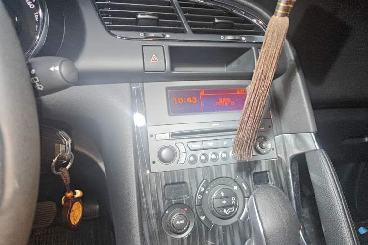 Used Peugeot 3008 2013 2.0L Automatic Trend Edition Audio And AC Panel