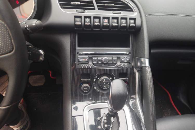 Used Peugeot 3008 2013 1.6THP Automatic Prestige Edition Audio And AC Panel