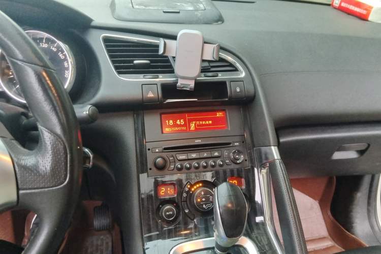 Used Peugeot 3008 2013 2.0L Automatic Trend Edition Audio And AC Panel