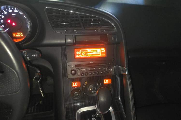 Used Peugeot 3008 2013 2.0L Automatic Trend Edition Audio And AC Panel