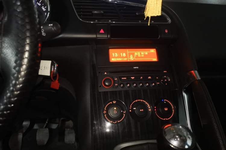 Used Peugeot 3008 2013 2.0L Manual Classic Edition Audio And AC Panel