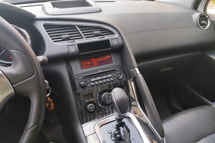 Used Peugeot 3008 2013 2.0L Automatic Trend Edition Audio And AC Panel