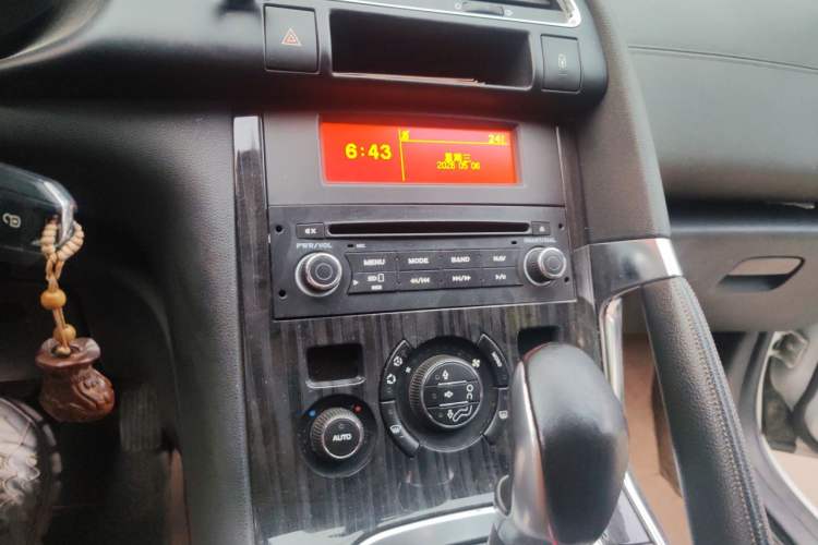 Used Peugeot 3008 2013 2.0L Automatic Trend Edition Audio And AC Panel