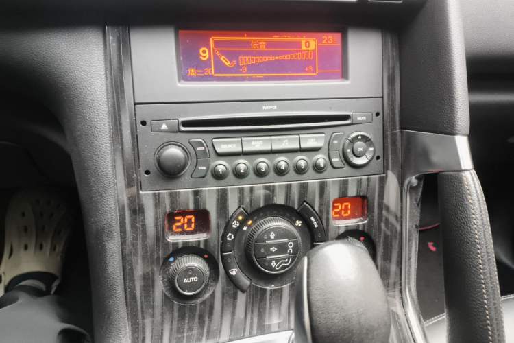 Used Peugeot 3008 2013 2.0L Automatic Trend Edition Audio And AC Panel