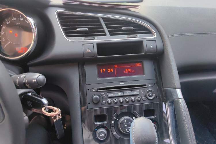 Used Peugeot 3008 2013 1.6THP Automatic Trend Edition Audio And AC Panel