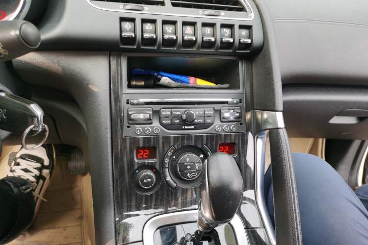 Used Peugeot 3008 2013 1.6THP Automatic Prestige Edition Audio And AC Panel