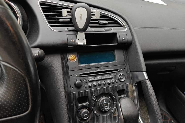Used Peugeot 3008 2013 2.0L Automatic Trend Edition Audio And AC Panel
