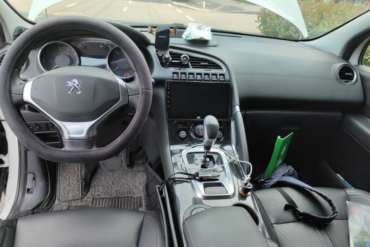 Used Peugeot 3008 2013 1.6THP Automatic Prestige Edition Center Console