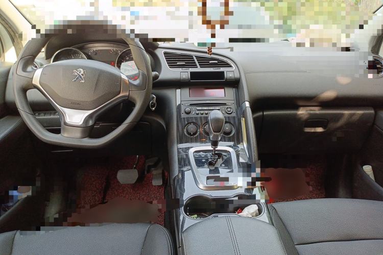 Used Peugeot 3008 2013 2.0L Automatic Classic Edition Center Console