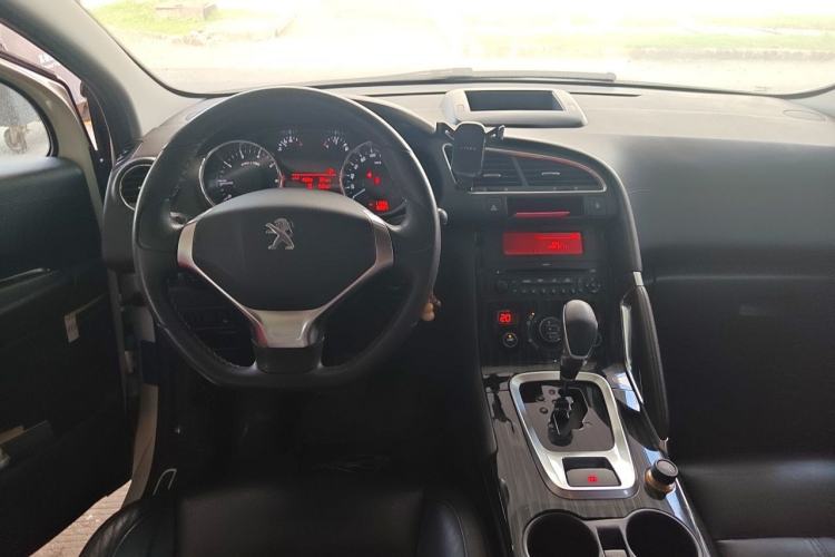 Used Peugeot 3008 2013 2.0L Automatic Trend Edition Center Console