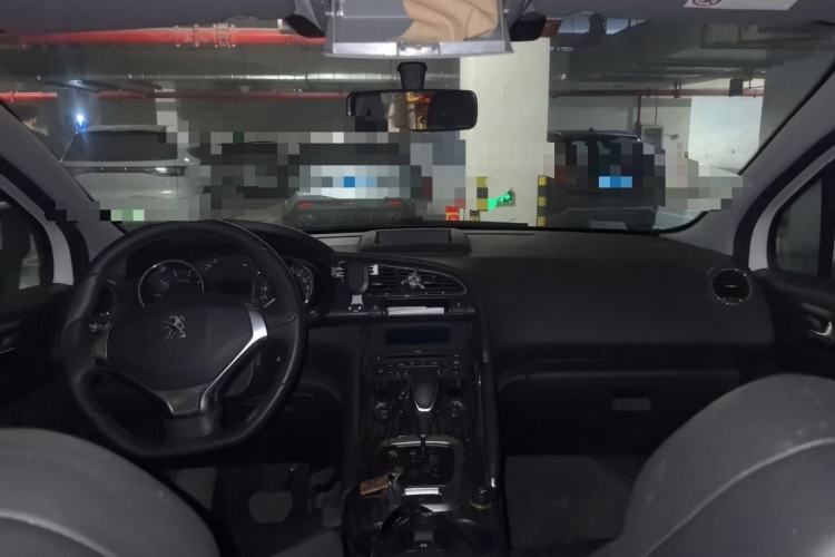 Used Peugeot 3008 2013 2.0L Automatic Trend Edition Center Console