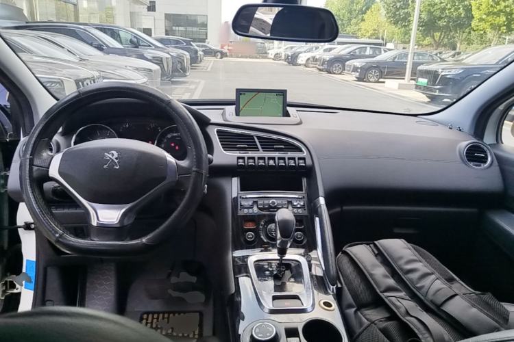 Used Peugeot 3008 2013 1.6THP Automatic Prestige Edition Center Console