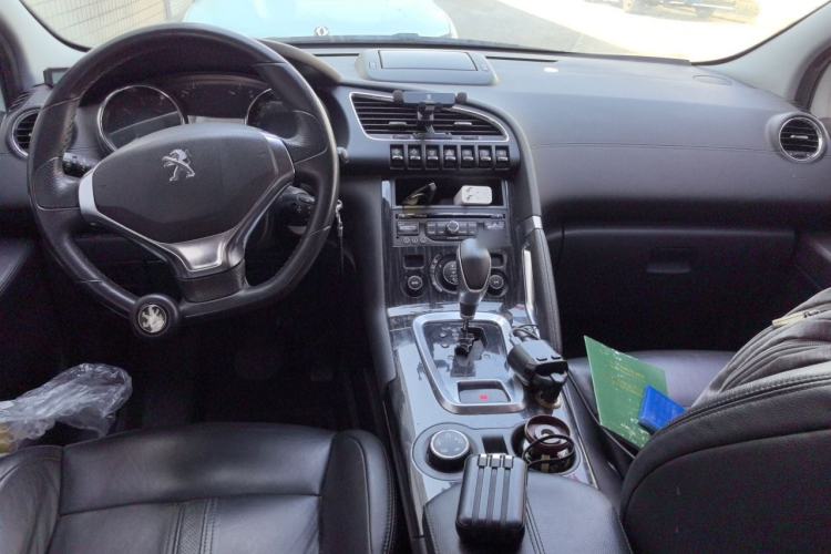 Used Peugeot 3008 2013 1.6THP Automatic Prestige Edition Center Console