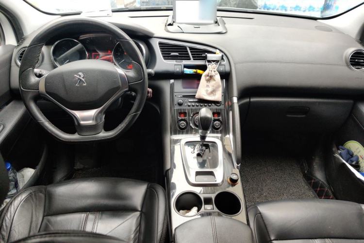 Used Peugeot 3008 2013 2.0L Automatic Trend Edition Center Console