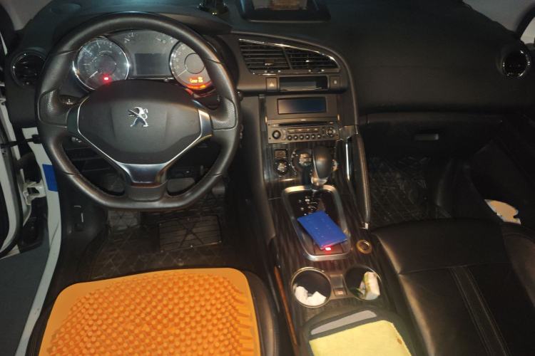 Used Peugeot 3008 2013 2.0L Automatic Trend Edition Center Console