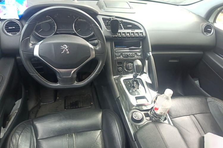 Used Peugeot 3008 2013 1.6THP Automatic Prestige Edition Center Console