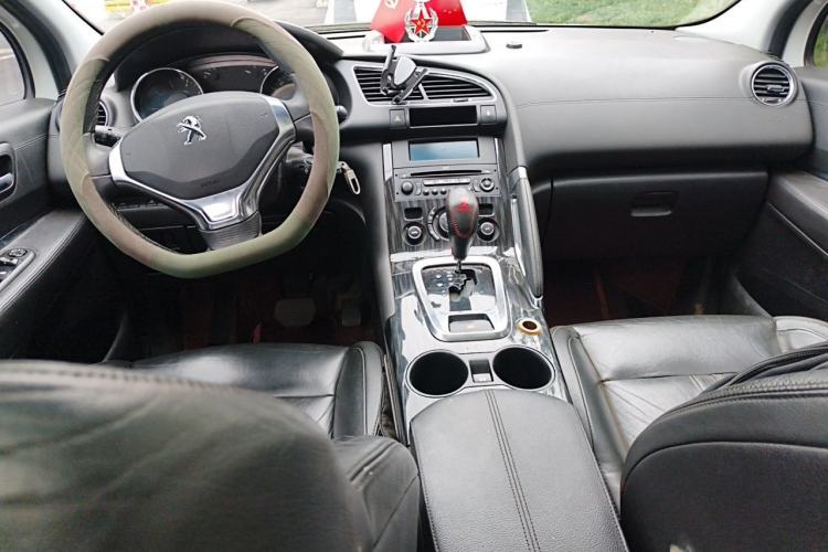 Used Peugeot 3008 2013 2.0L Automatic Trend Edition Center Console