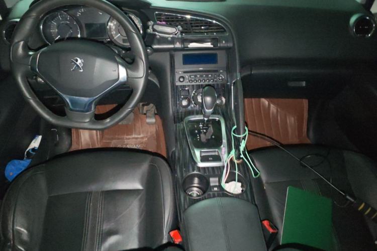 Used Peugeot 3008 2013 2.0L Automatic Trend Edition Center Console