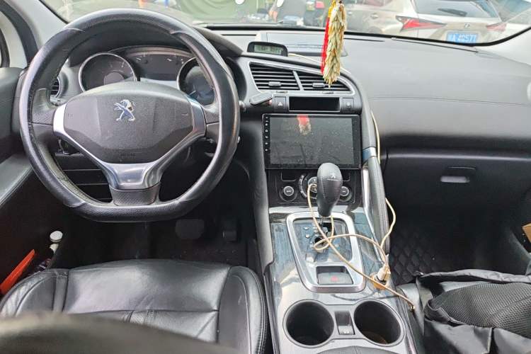 Used Peugeot 3008 2013 2.0L Automatic Trend Edition Center Console