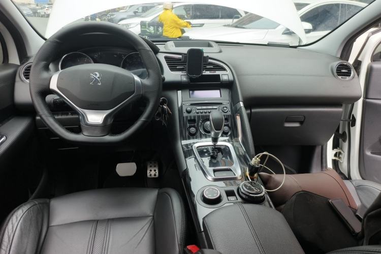 Used Peugeot 3008 2013 1.6THP Automatic Trend Edition Center Console