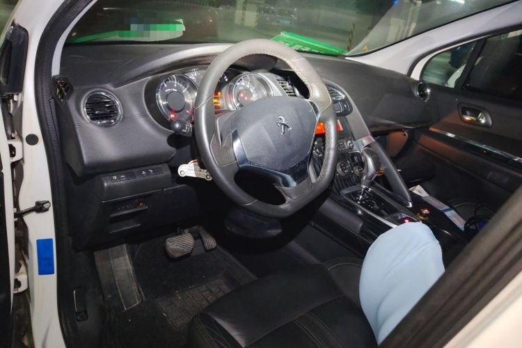 Used Peugeot 3008 2013 2.0L Automatic Trend Edition Center Console